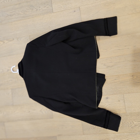 Black Sz 6 Woman's Blazer, Excellent condition - Picture 3 of 3